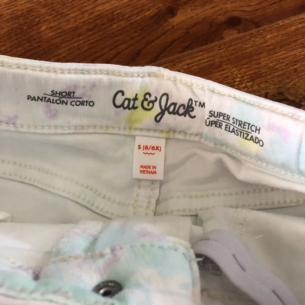 Cat & Jack pastel tie dye super stretch cut off jean shorts in size S (6/6x)